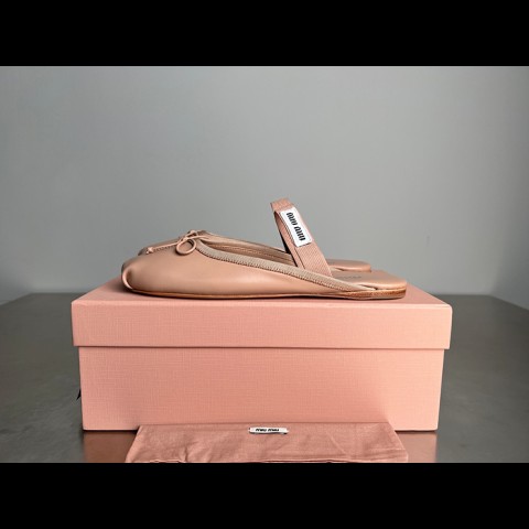 miu mi* 레더 발레리나 뮬